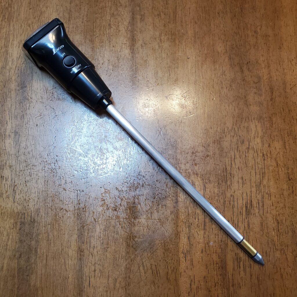 土壌酸度の測定用に買った、土壌酸度測定器。高かった。